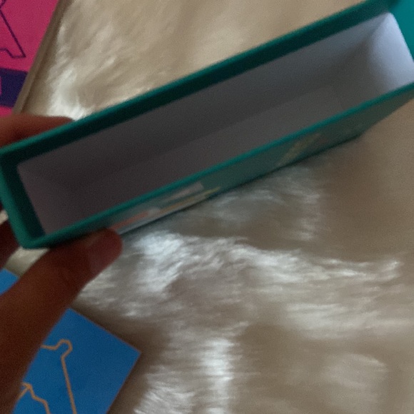 Host pick 🎉🌟⭐️The little cocktail boxed set of four books - Picture 5 of 9